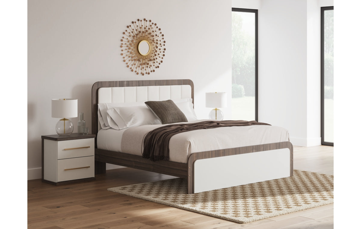 Kendanport King Upholstered Bed