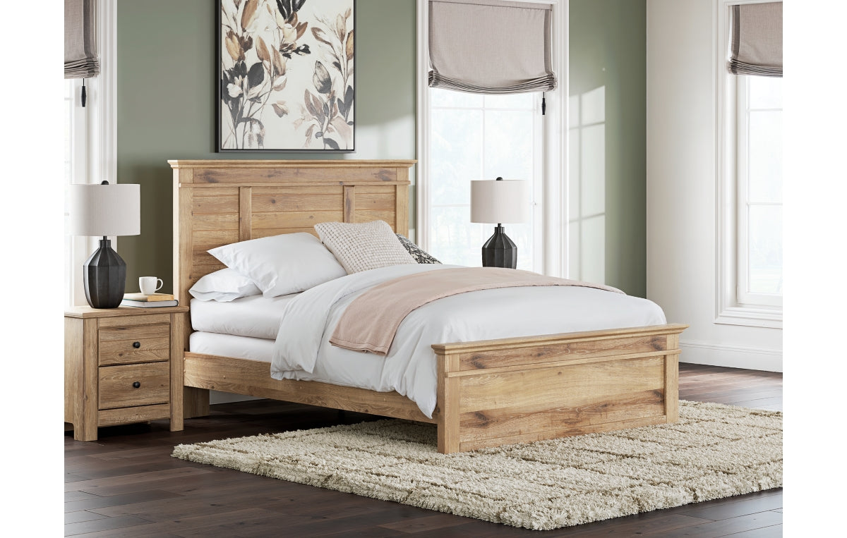 Makidern Queen Panel Bed