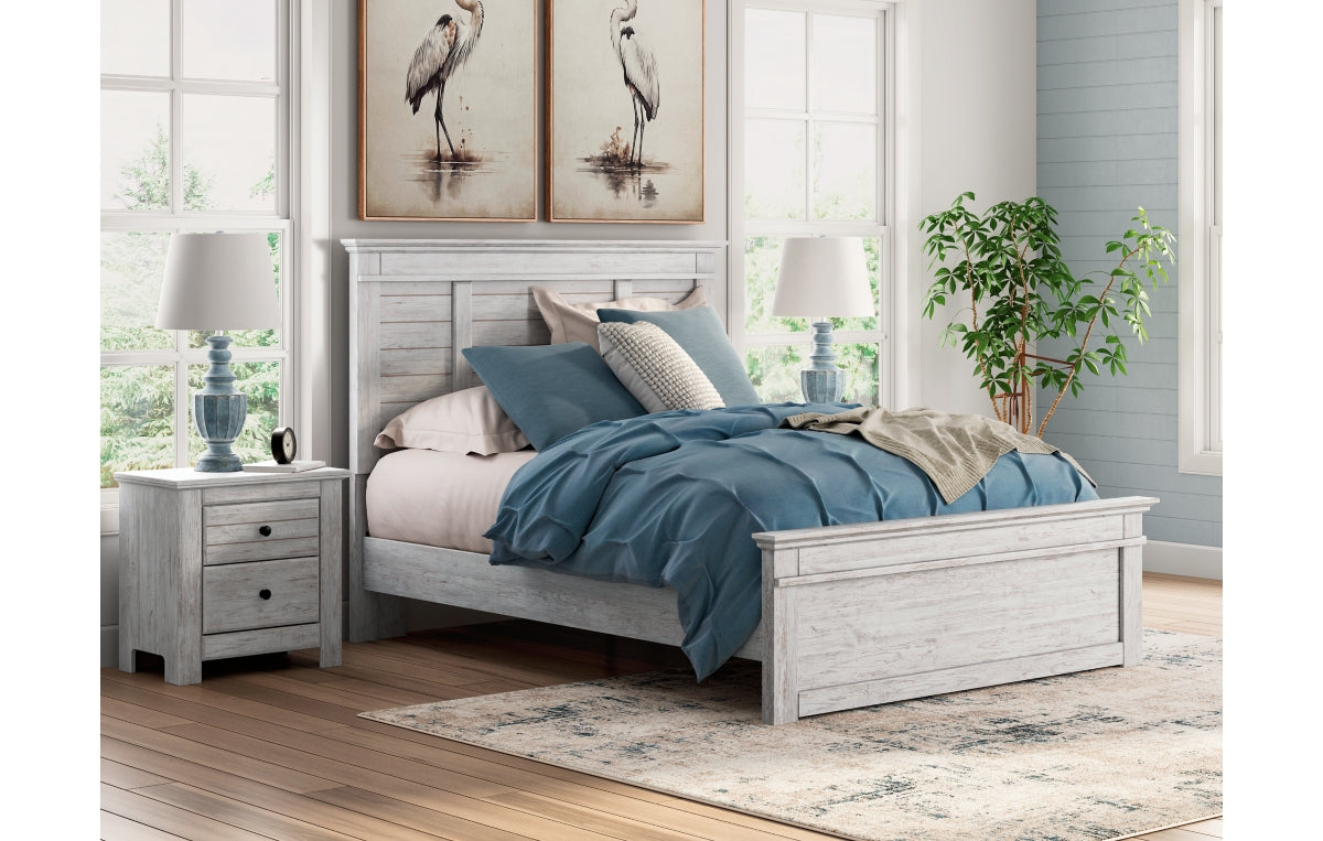 Makidern Queen Panel Bed