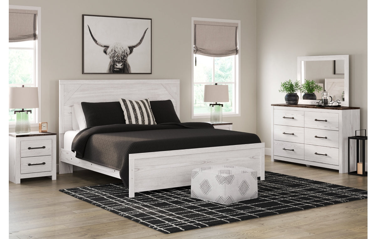 Gerridan King Panel Bed with Mirrored Dresser and Nightstand