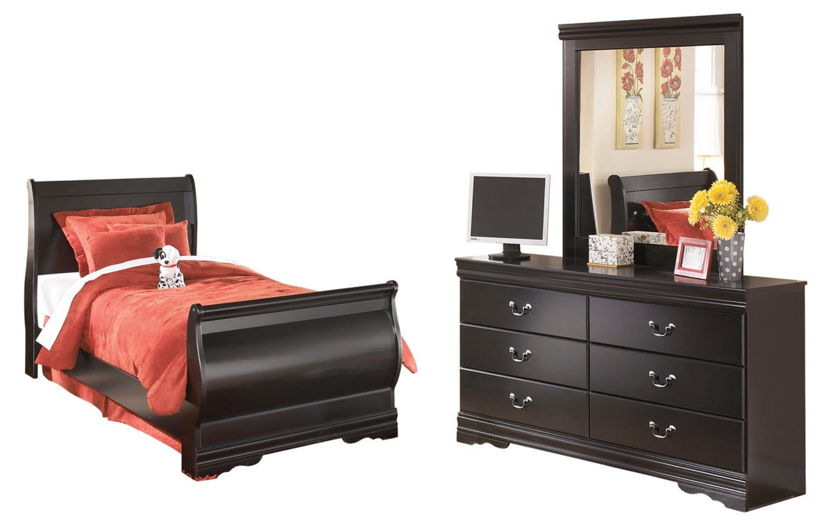 Huey Vineyard Full Sleigh Bed with Mirrored Dresser