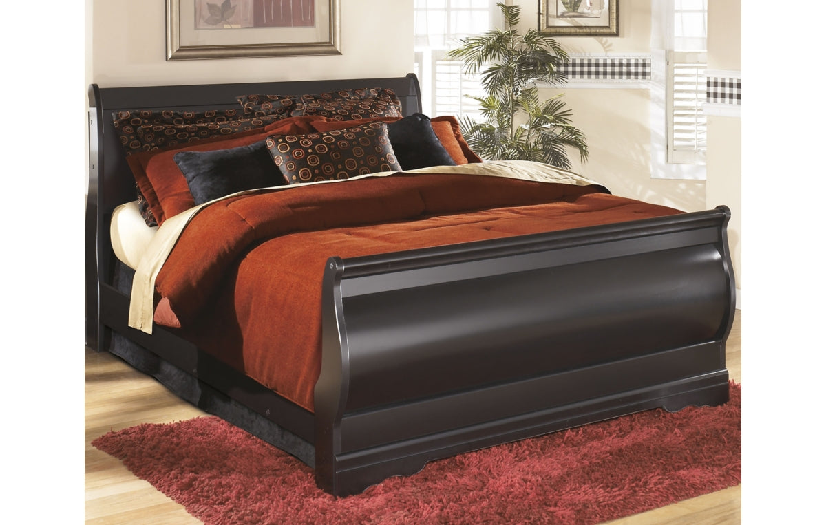Huey Vineyard Queen Sleigh Bed with Mirrored Dresser and Nightstand