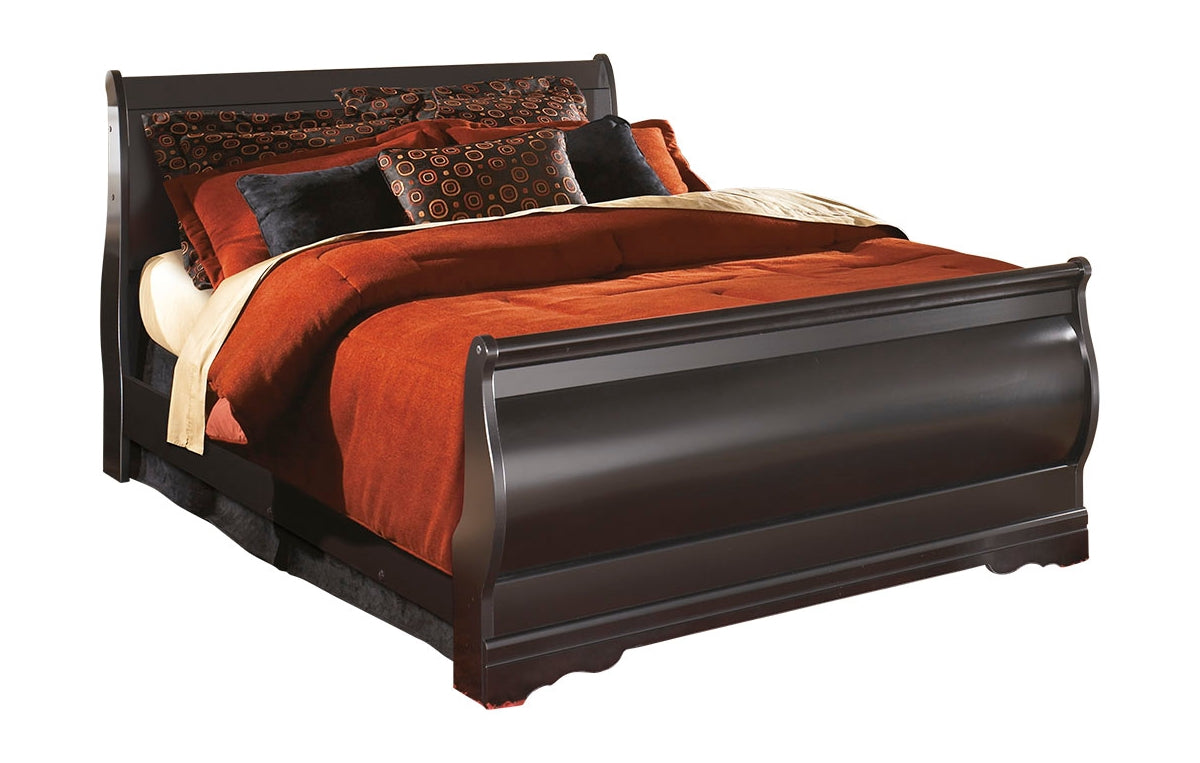 Huey Vineyard Full Sleigh Bed with Mirrored Dresser and Nightstand