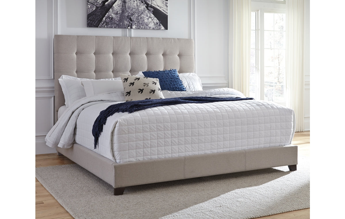 Dolante Queen Upholstered Bed