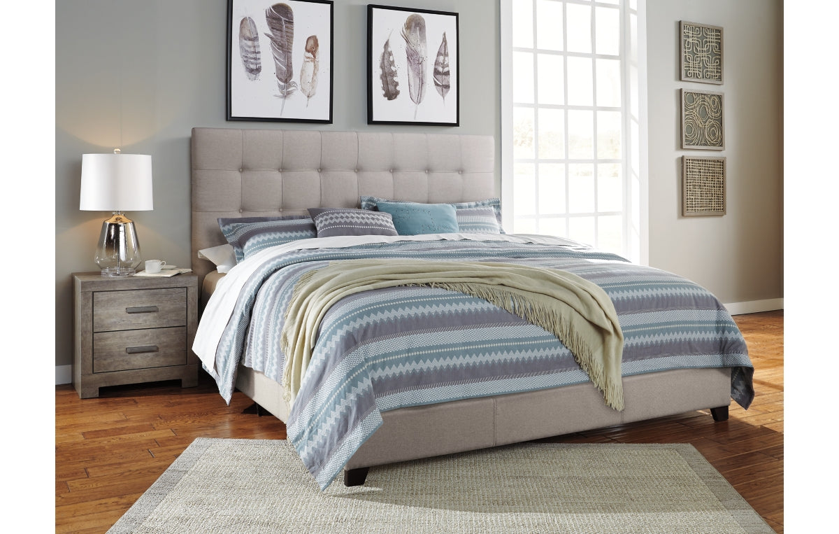 Dolante King Upholstered Bed