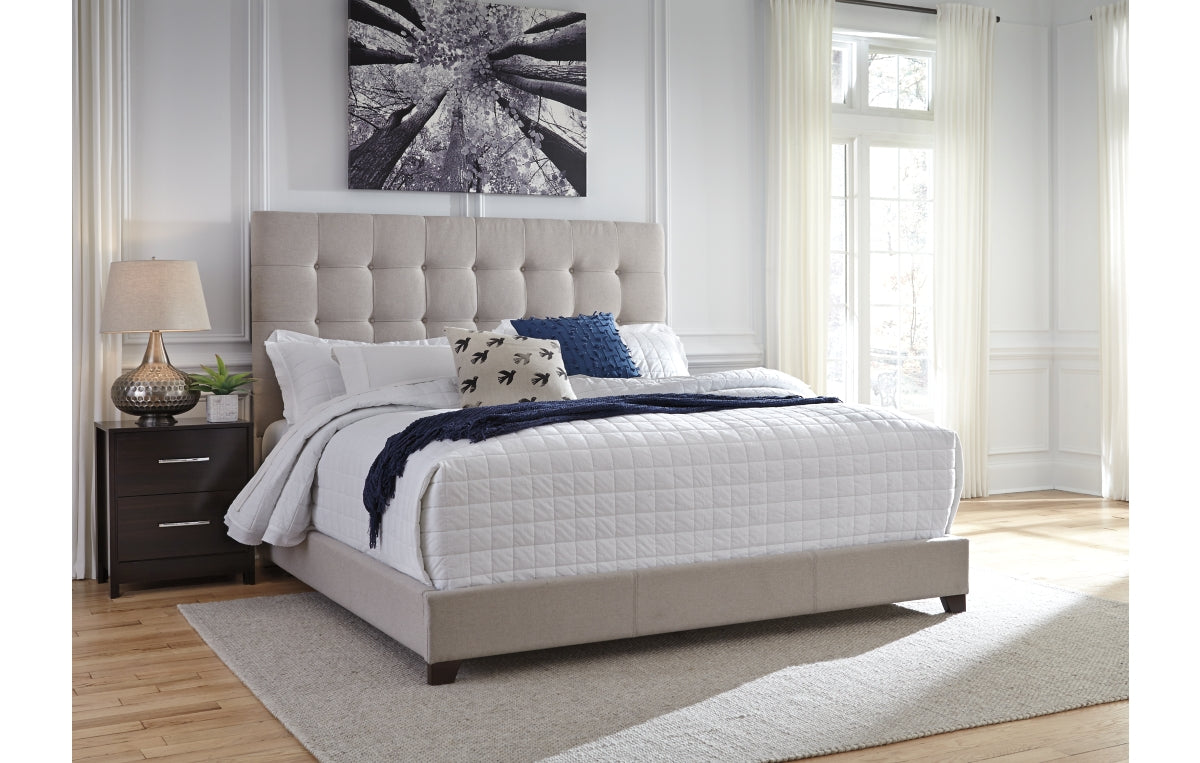 Dolante Queen Upholstered Bed