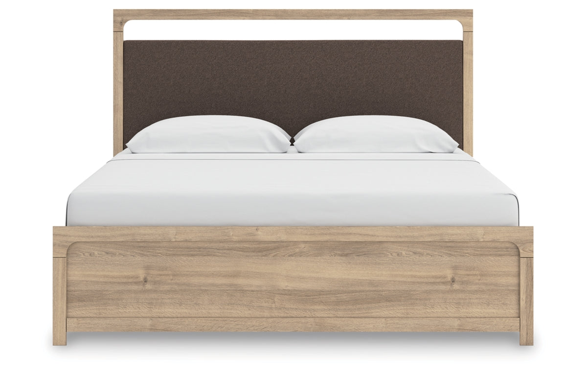 Kinlanni King Upholstered Platform Bed, Dresser and Mirror