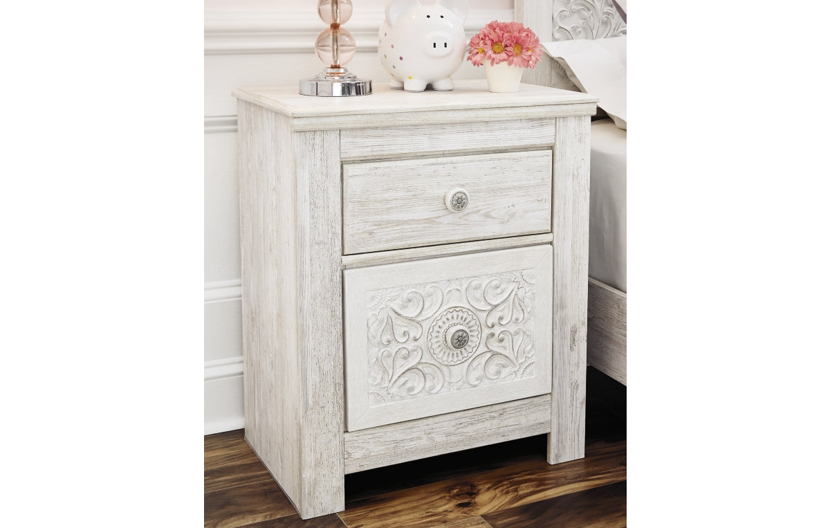 Paxberry Queen Panel Bed with Mirrored Dresser, Chest and Nightstand