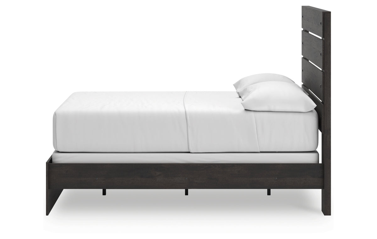 Hollivern Full Panel Bed, Dresser, Mirror and Nightstand