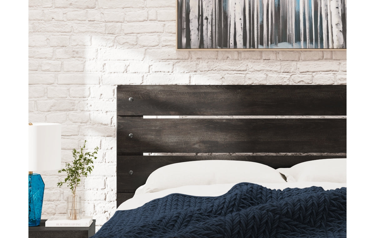 Hollivern King Panel Bed