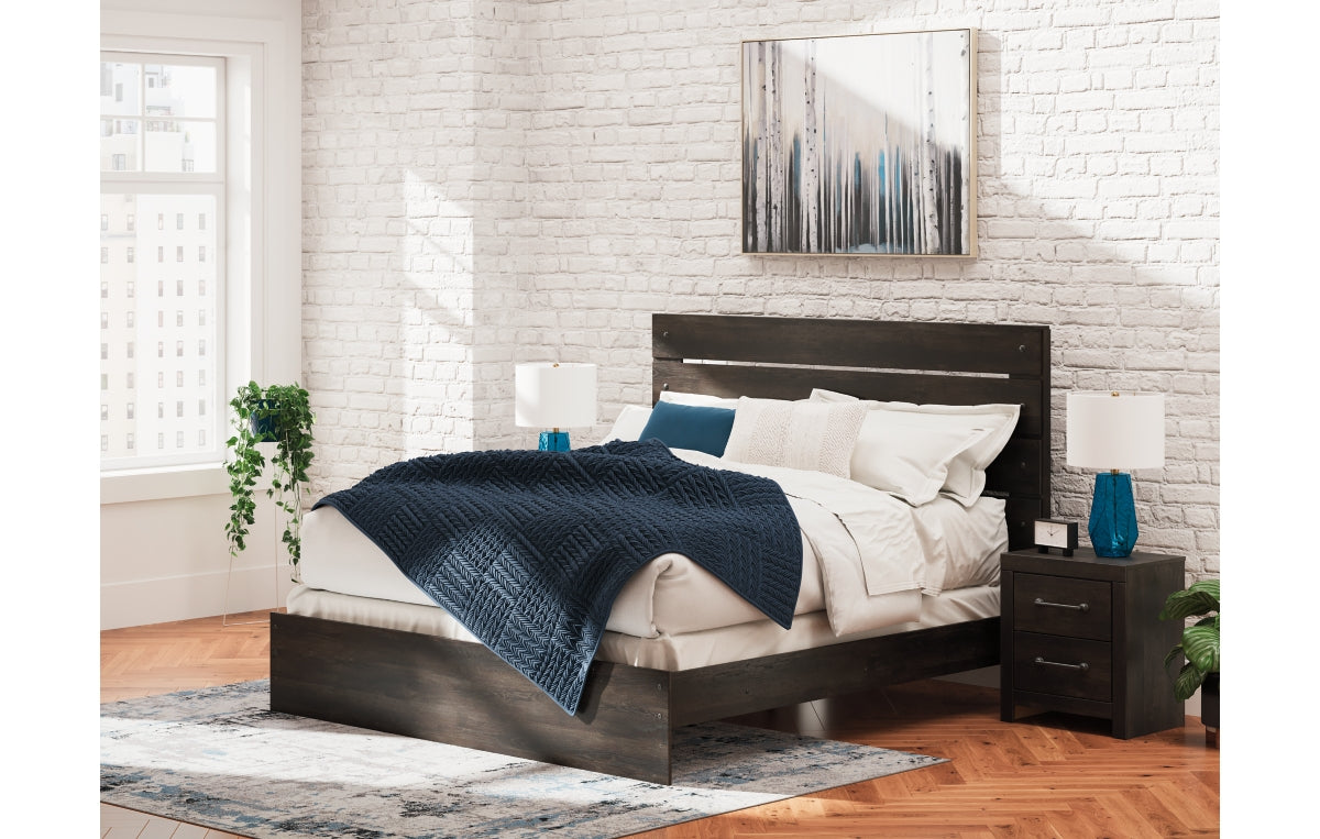 Hollivern King Panel Bed
