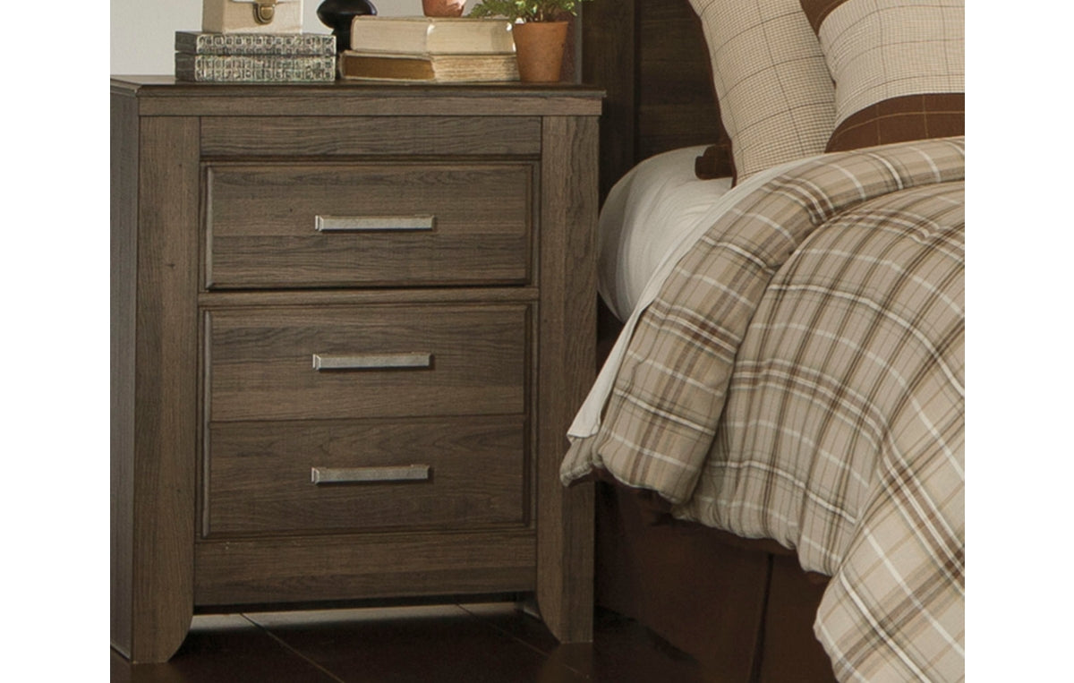 Juararo Queen Poster Bed with Mirrored Dresser, Chest and Nightstand