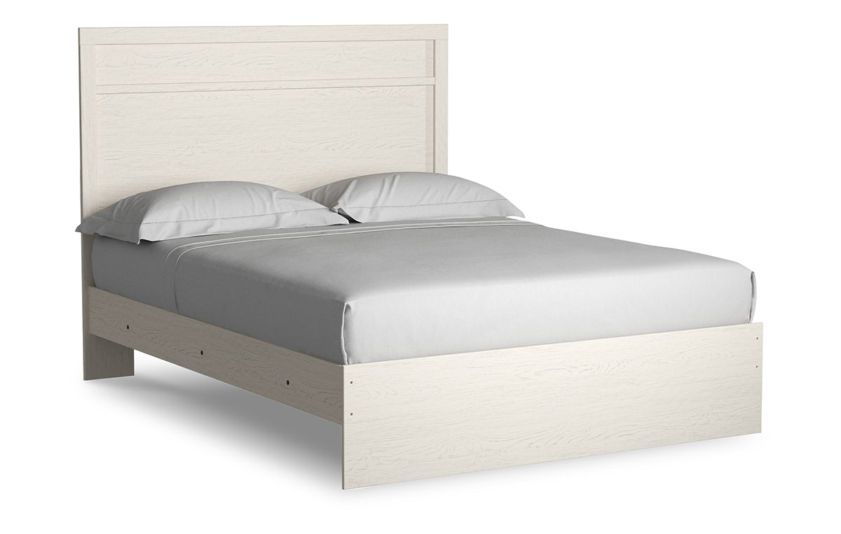Stelsie Queen Panel Bed with Mirrored Dresser and Nightstand