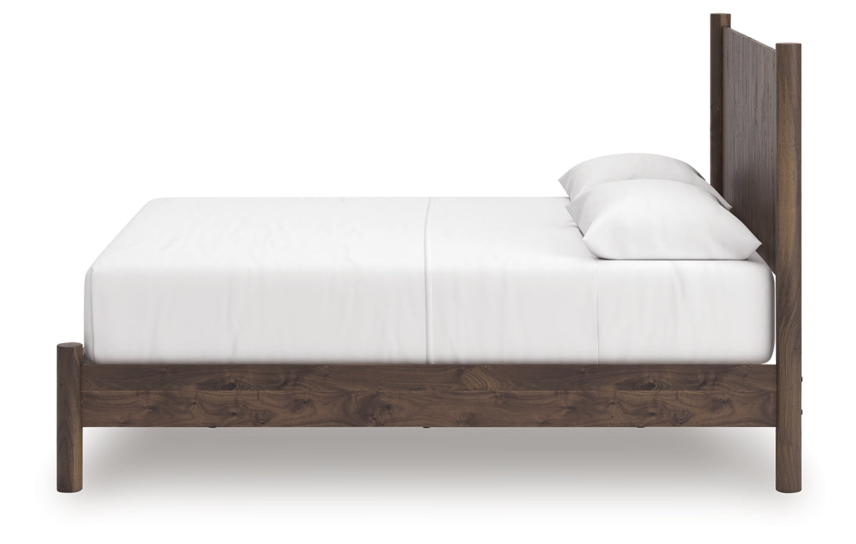 Pamytta Queen Panel Platform Bed, Dresser and Mirror