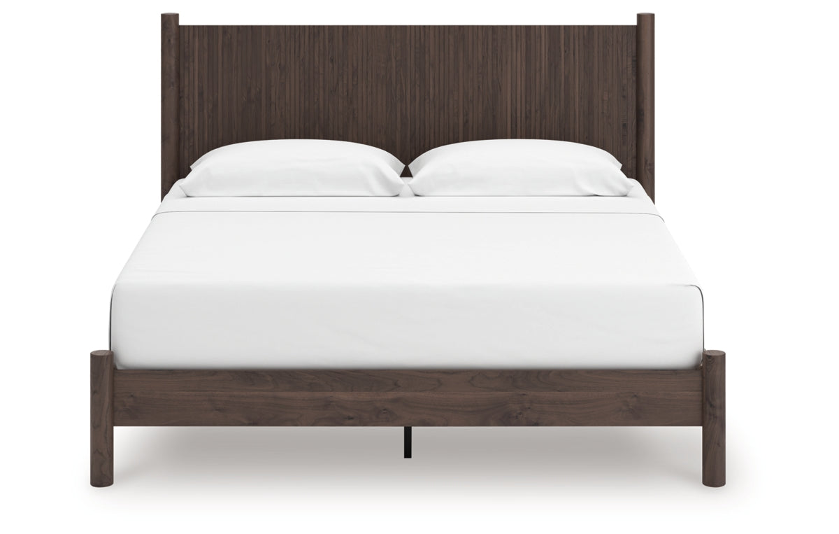 Pamytta King Panel Platform Bed, Dresser, Mirror and Nightstand