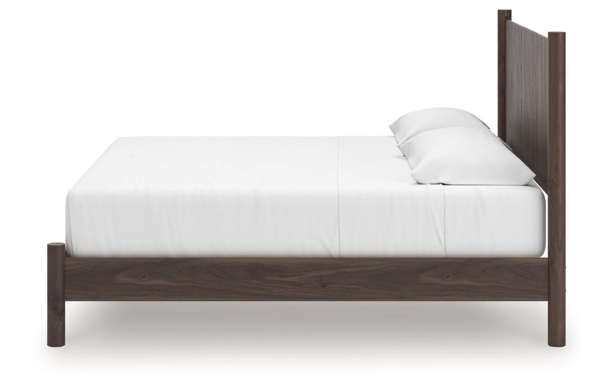 Pamytta King Panel Platform Bed, Dresser, Mirror and Nightstand