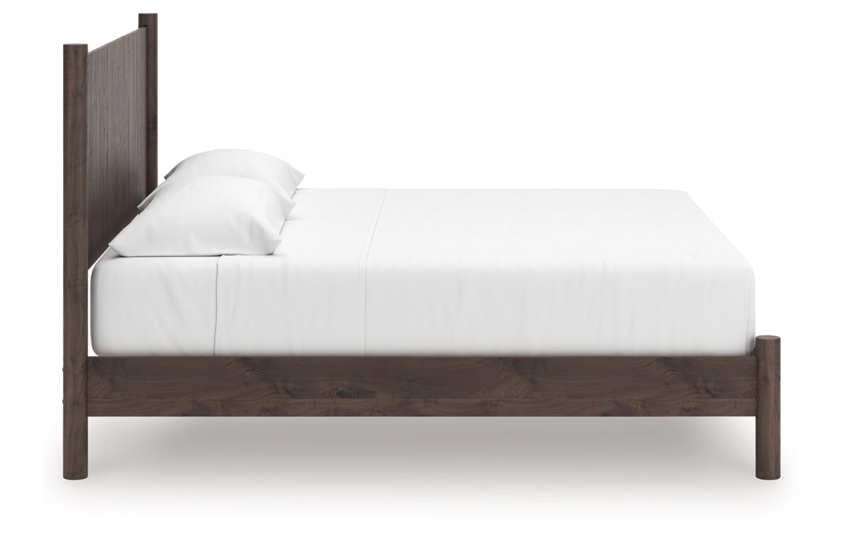 Pamytta King Panel Platform Bed, Dresser and Mirror