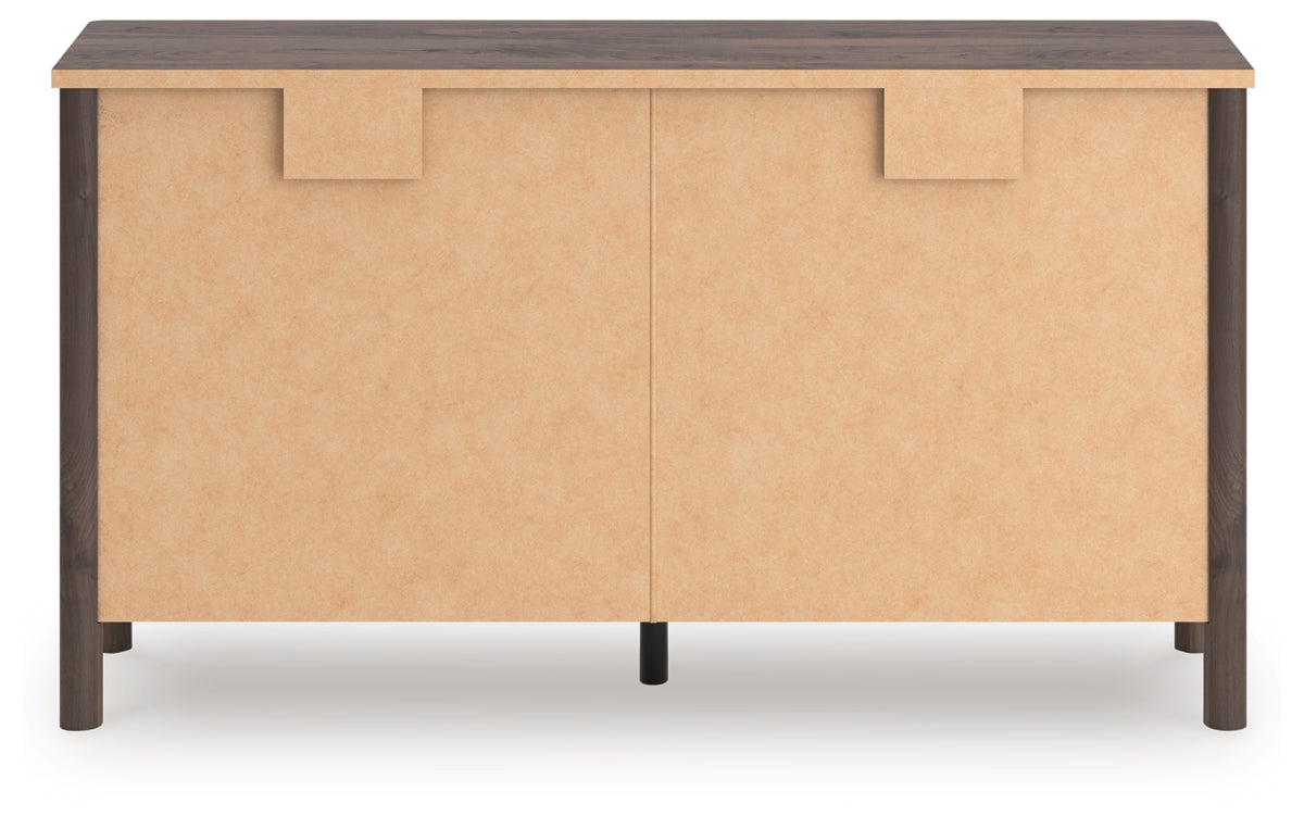 Pamytta King Panel Platform Bed, Dresser, Mirror and Nightstand