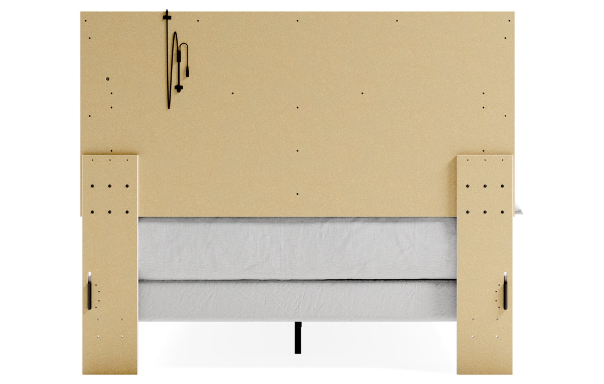 Altyra Queen Panel Bed