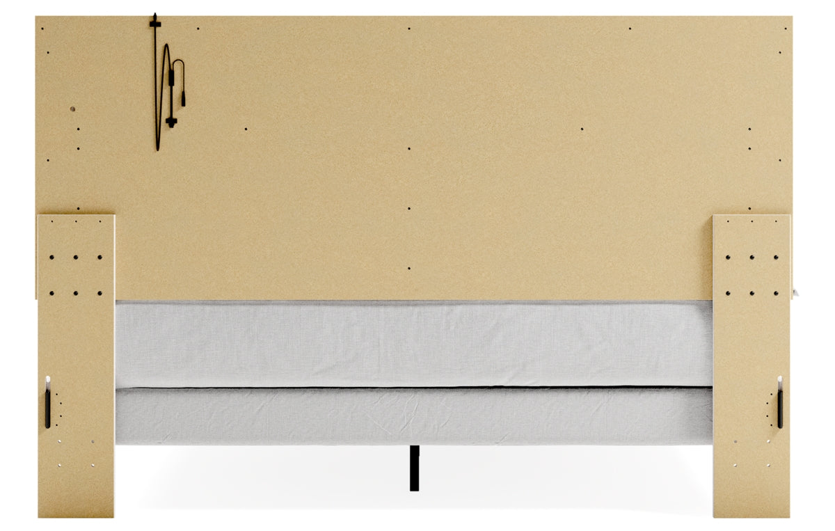 Altyra King Panel Bed