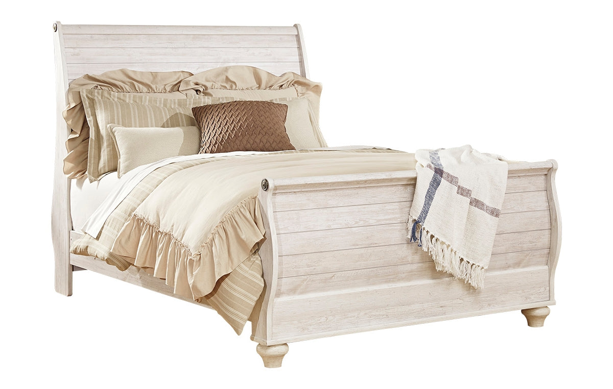 Willowton Queen Sleigh Bed with Mirrored Dresser
