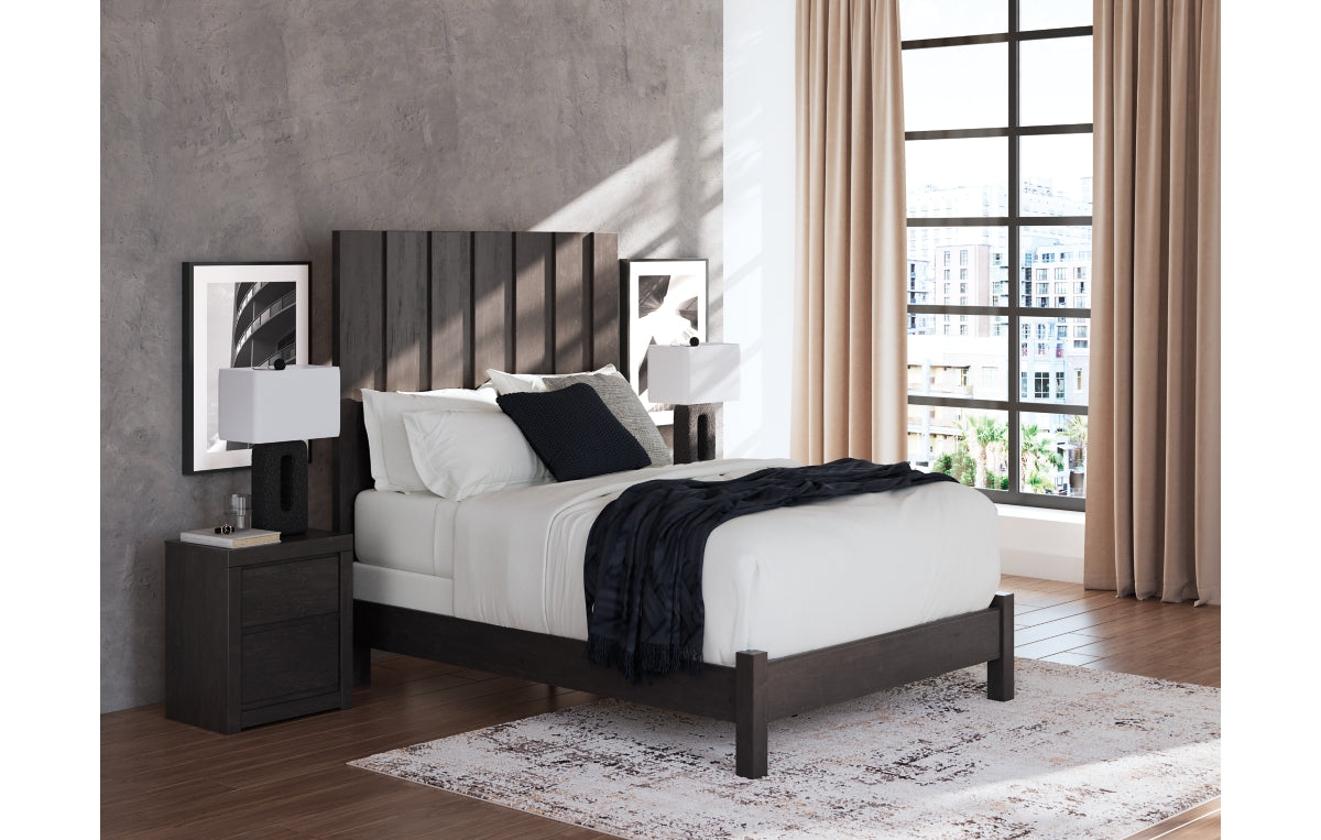 Fraluna Queen Panel Bed with Mirrored Dresser