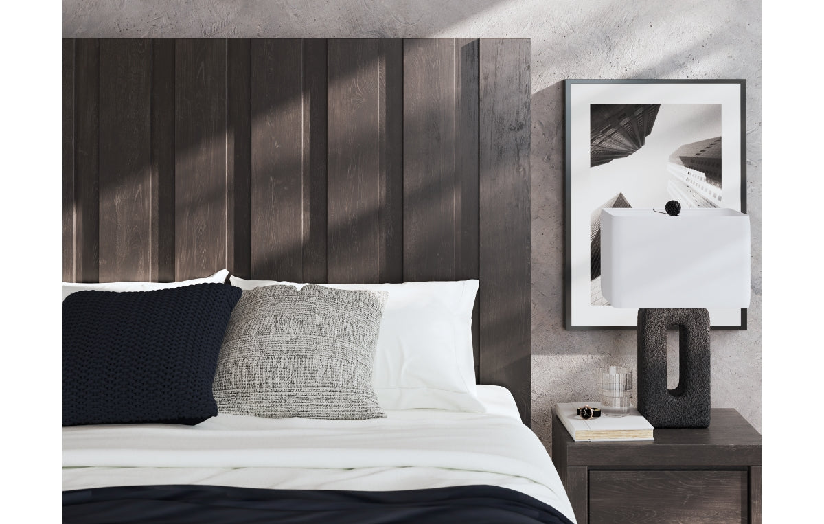Fraluna King Panel Bed with Mirrored Dresser