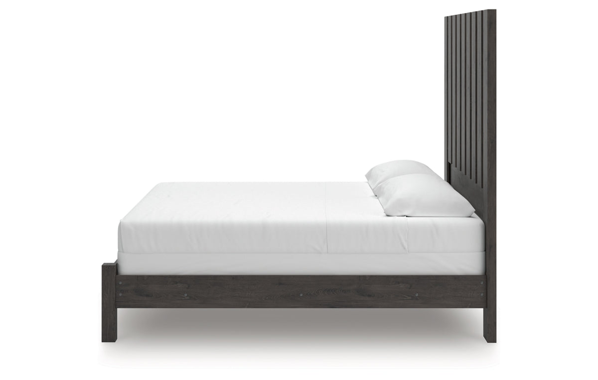 Fraluna King Panel Bed with Mirrored Dresser