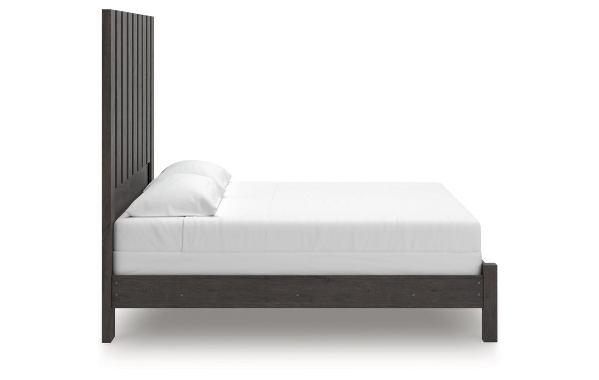 Fraluna King Panel Bed with Mirrored Dresser