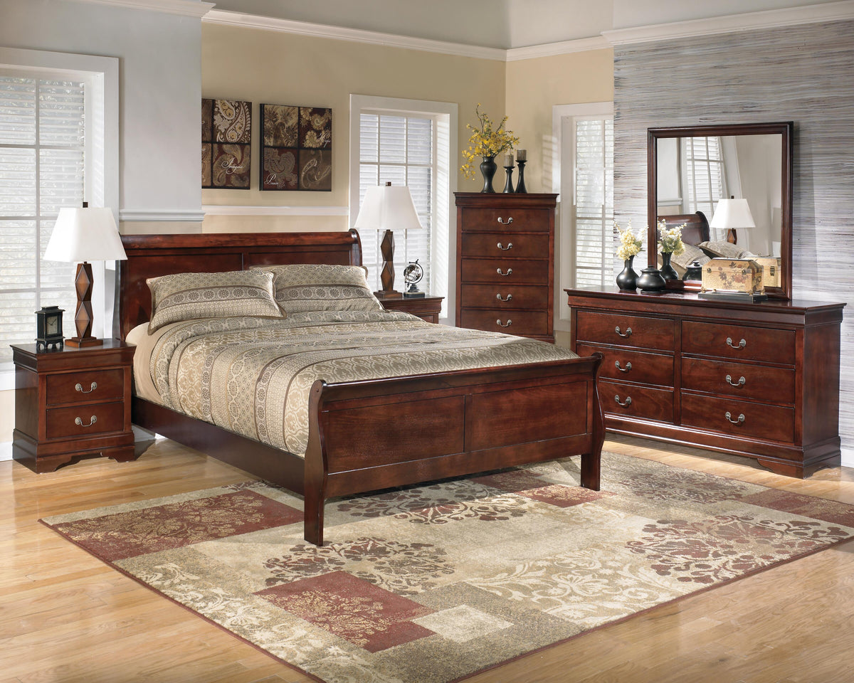 Alisdair Queen Sleigh Bed with Mirrored Dresser