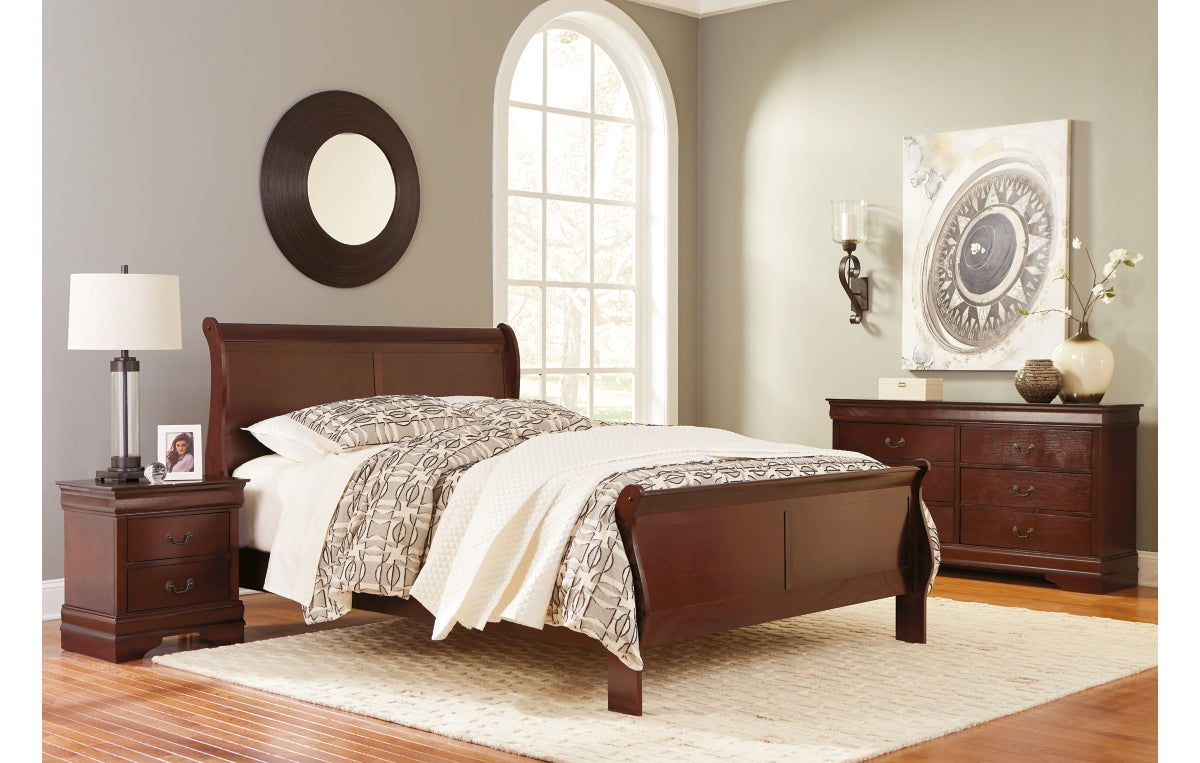 Alisdair Queen Sleigh Bed with Mirrored Dresser