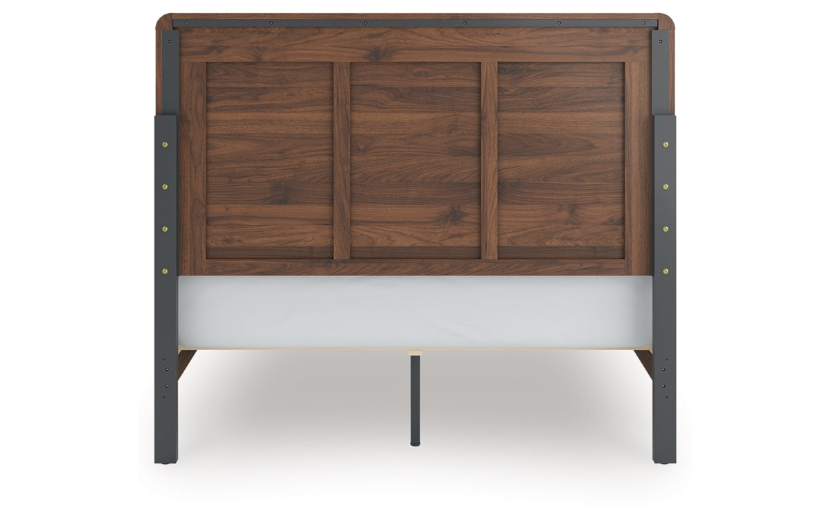 Fortlorn Queen Panel Bed