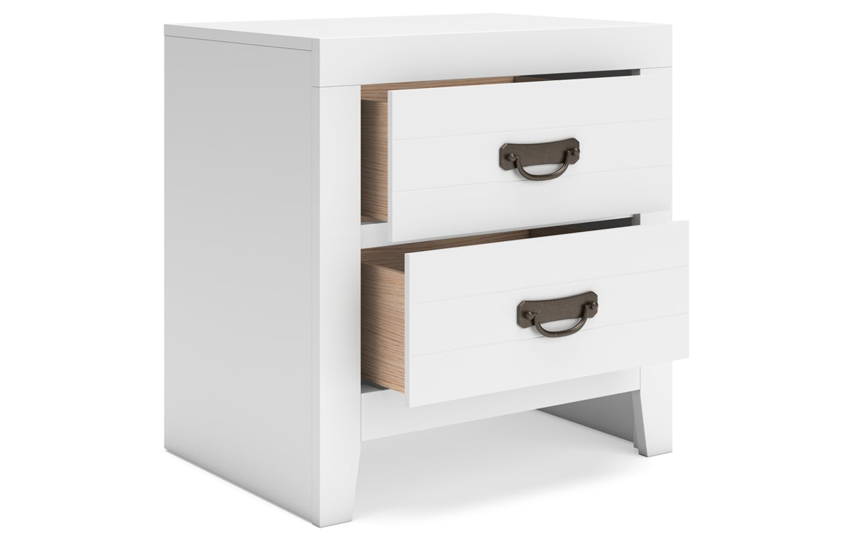 Binterglen Queen Panel Bed with Mirrored Dresser and Nightstand