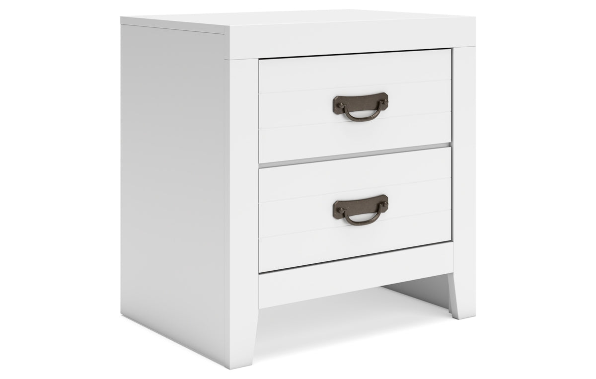 Binterglen Queen Panel Bed with Mirrored Dresser and Nightstand