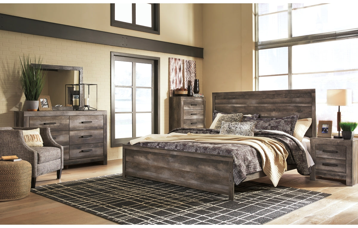 Wynnlow Queen Panel Bed with Mirrored Dresser and Chest