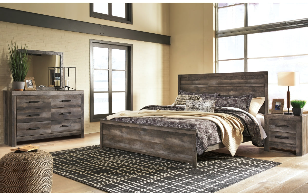 Wynnlow King Panel Bed with Mirrored Dresser