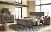 Wynnlow King Panel Bed with Mirrored Dresser