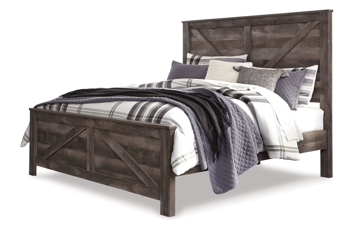 Wynnlow King Crossbuck Panel Bed with Mirrored Dresser