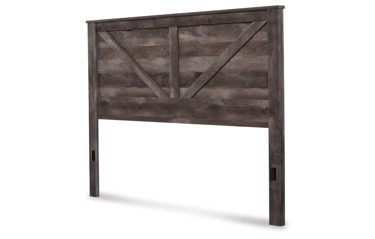 Wynnlow King Crossbuck Panel Bed with Mirrored Dresser, Chest and Nightstand