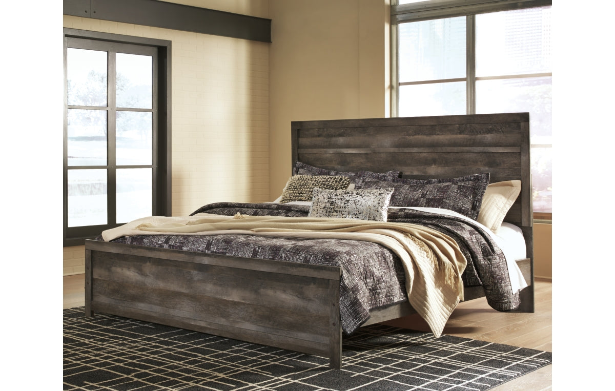 Wynnlow King Panel Bed with Mirrored Dresser, Chest and Nightstand