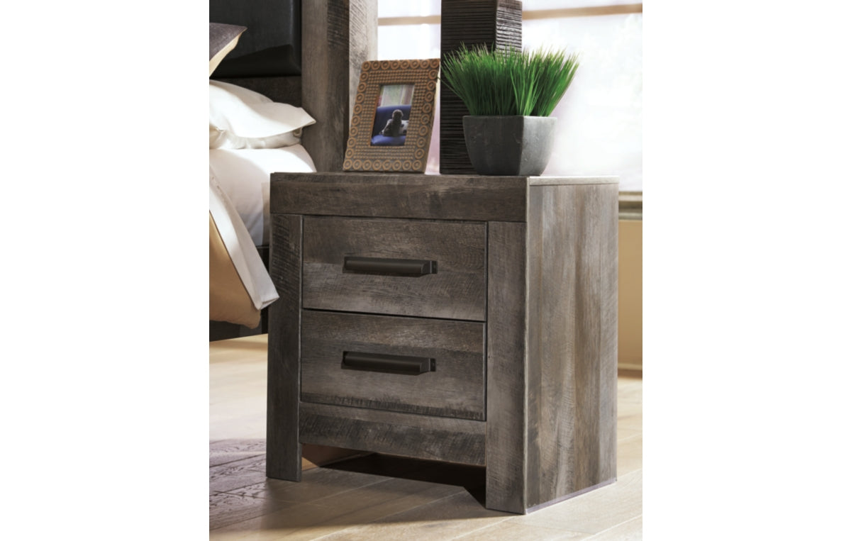 Wynnlow Queen Crossbuck Panel Bed with Mirrored Dresser, Chest and Nightstand
