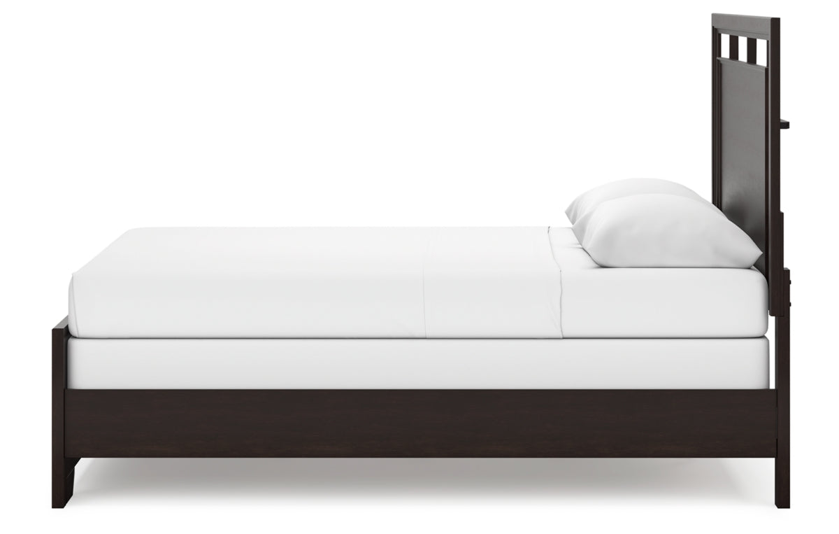 Covetown Queen Panel Bed with Mirrored Dresser, Chest and Nightstand