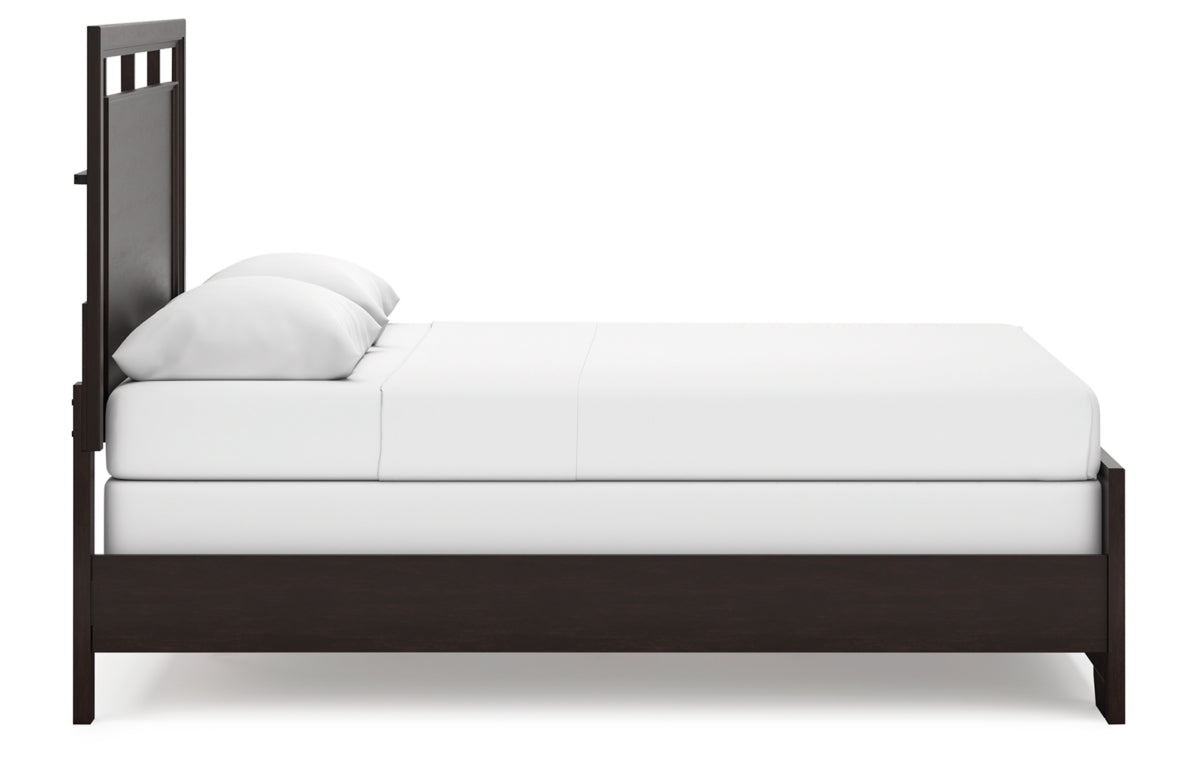 Covetown Queen Panel Bed with Mirrored Dresser, Chest and Nightstand