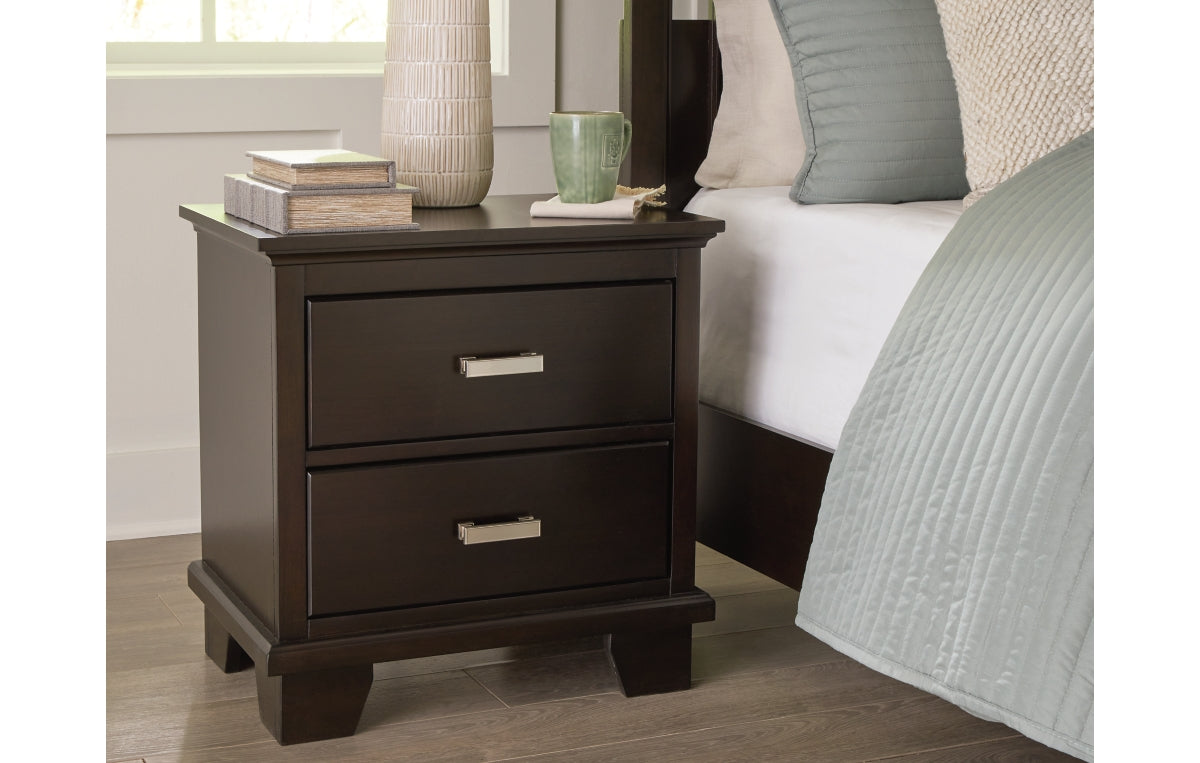 Covetown King Panel Bed with Mirrored Dresser, Chest and Nightstand