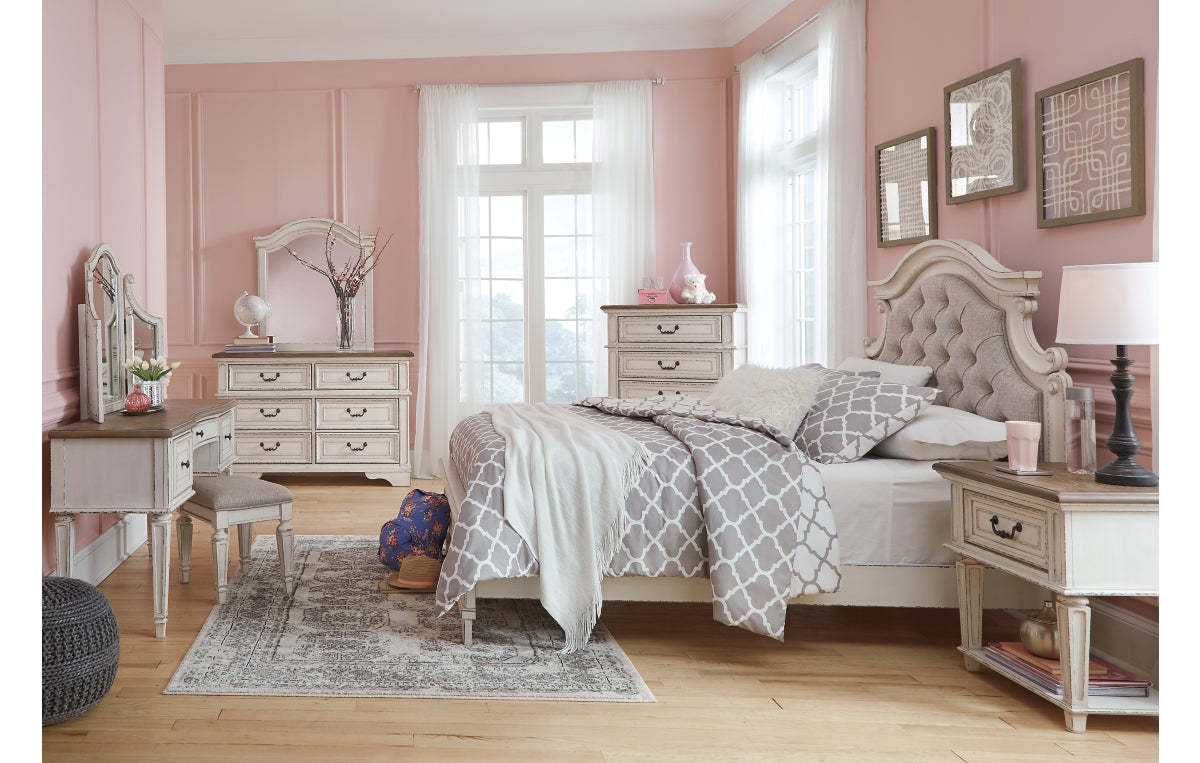 Realyn Chest of Drawers