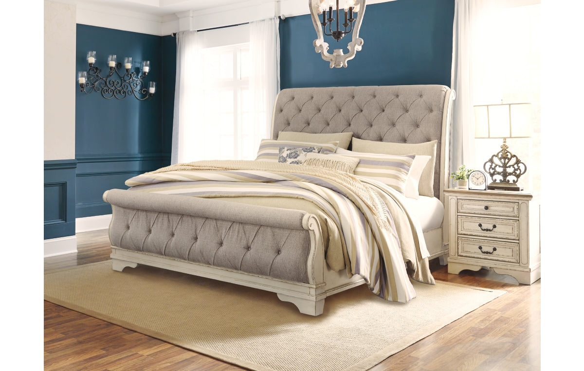 Realyn King Sleigh Bed