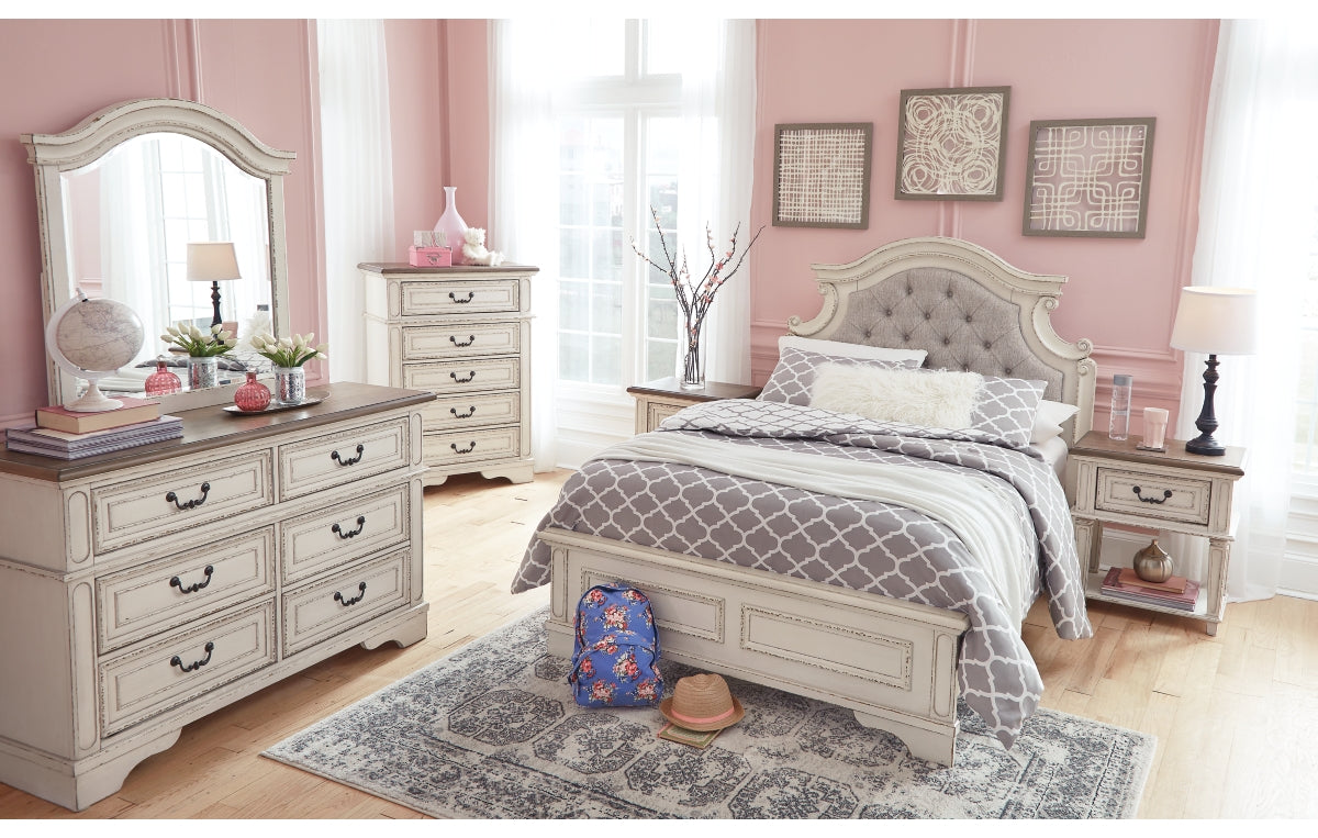 Realyn Full Panel Bed