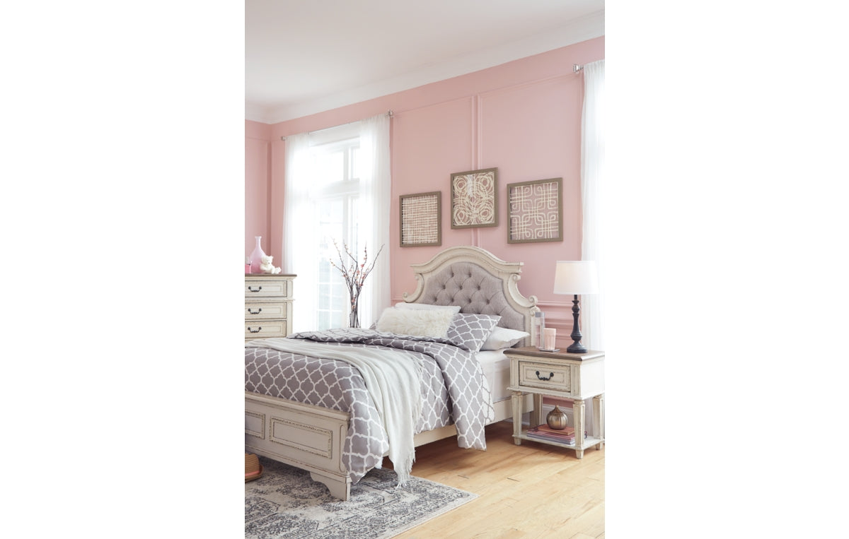 Realyn Full Panel Bed