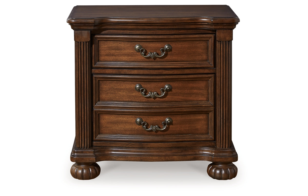 Lavinton King Poster Bed with Mirrored Dresser and Nightstand