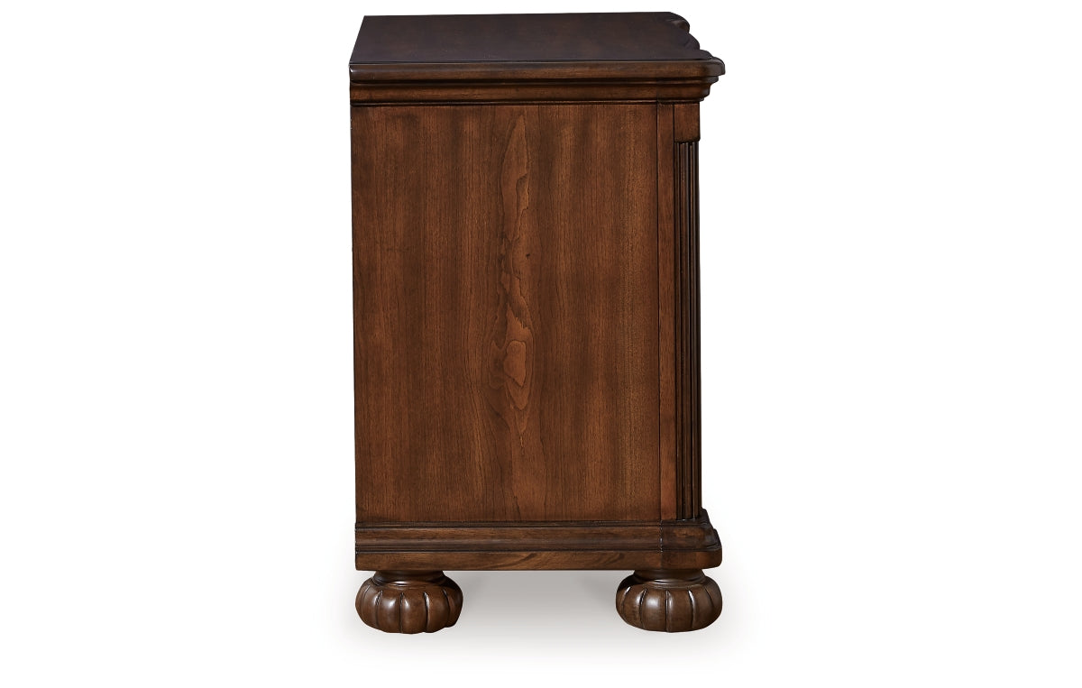 Lavinton California King Poster Bed with Mirrored Dresser and Nightstand